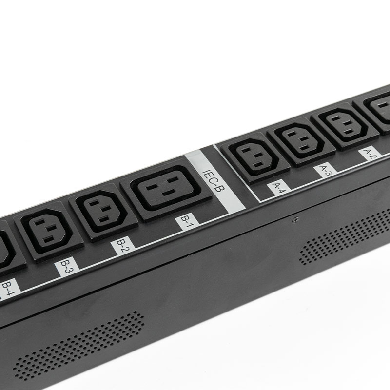 Vertikální snímač TCP/IP s hydraulickým magnetickým obvodem a 16 výstupy eco Smart Rack Pdu