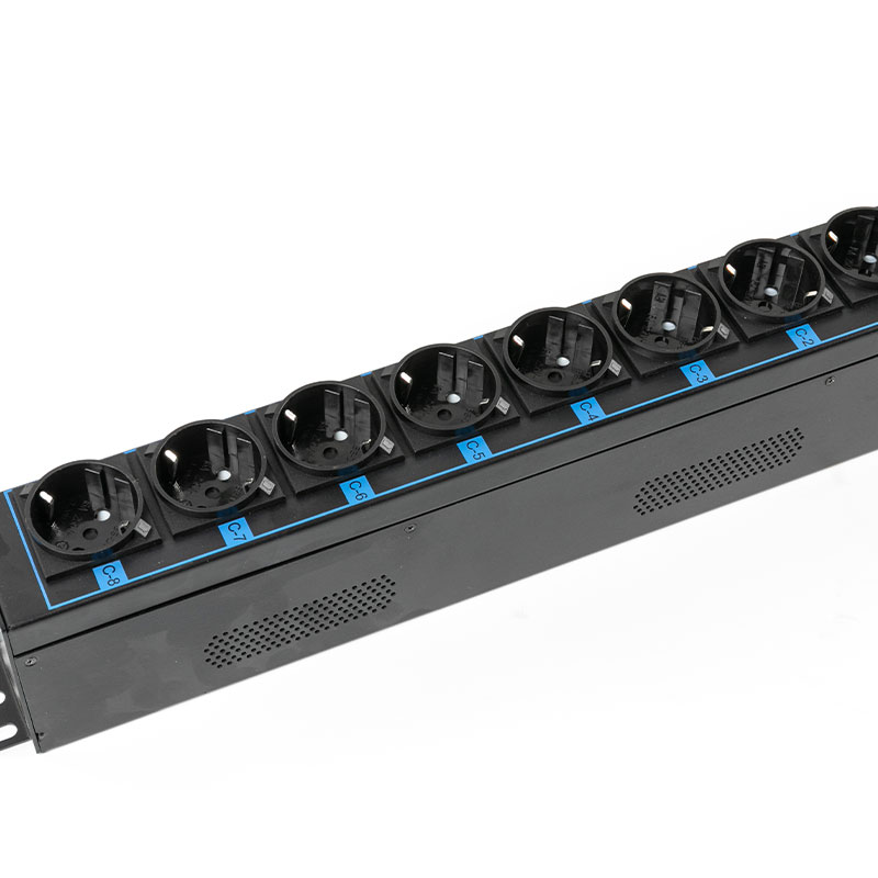 Vertikální snímač TCP/IP s hydraulickým magnetickým obvodem a 16 výstupy eco Smart Rack Pdu