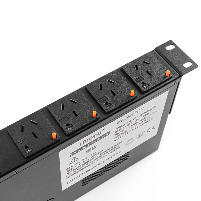 8-výstupní horizontální TCP/IP senzorový jistič eco Smart Rack Pdu 1U