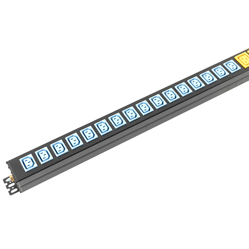 24-zásuvkový C13x16 C19x8 Vertikální digitální proudový měřič napětí Jistič SPD spínaný stojan Pdu